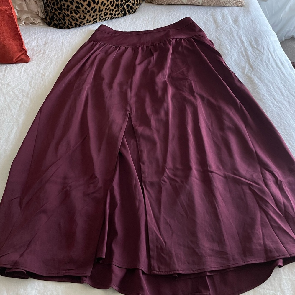 Banana republic burgundy puffy skirt - Picture 2 of 6